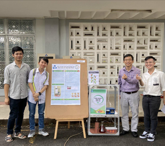 Sinh viên đại học Bách Khoa sáng chế thiết bị phản ứng xúc tác dehydrate tạo etylen.